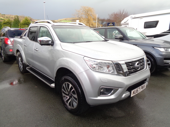Nissan Navara NP300 Tekna Automatic Double cab Pickup, Silver with Roller shutter and rollbar, towbar, 2017, 67 reg,